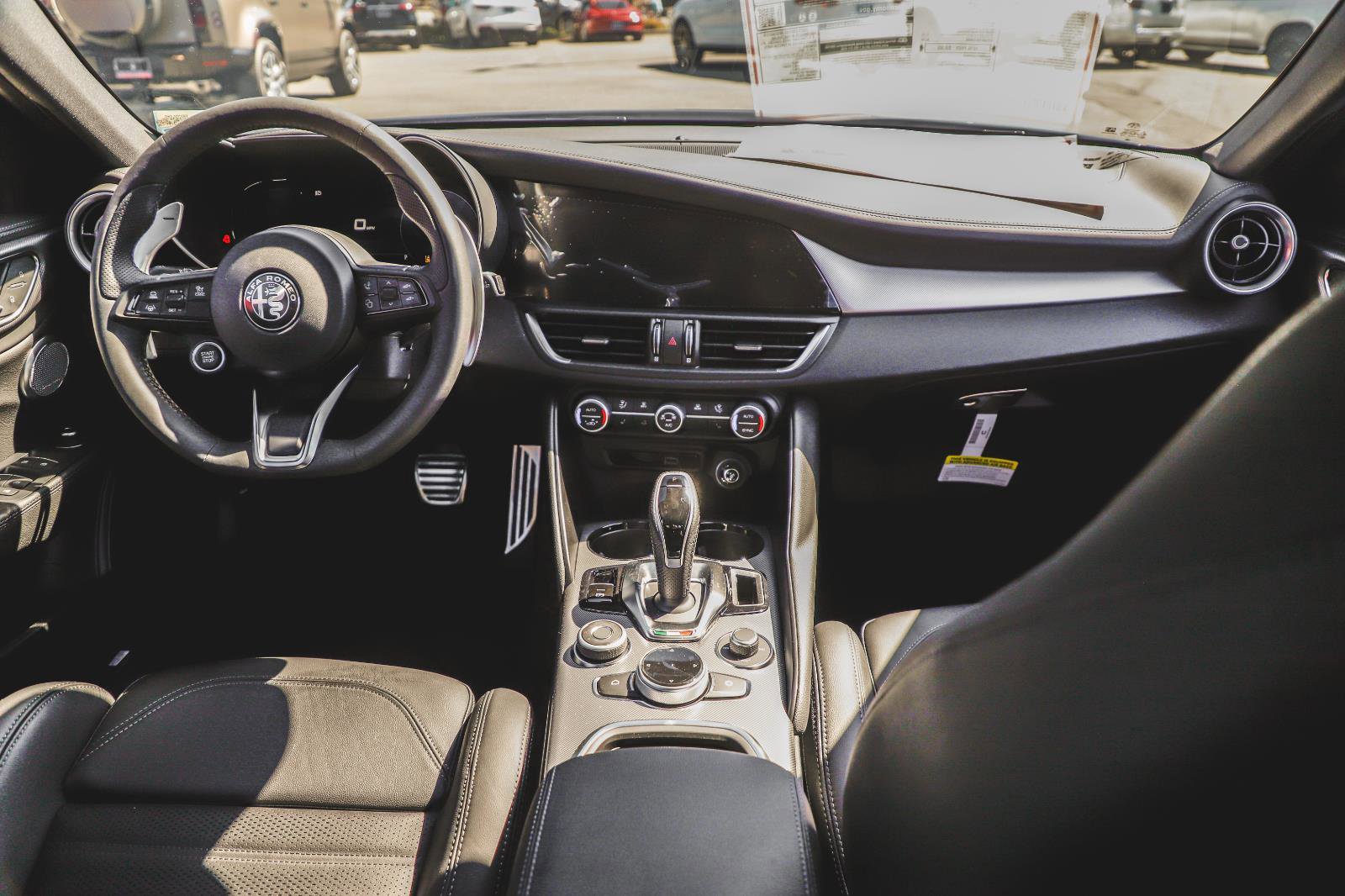 2025 Alfa Romeo Giulia Base photo 22