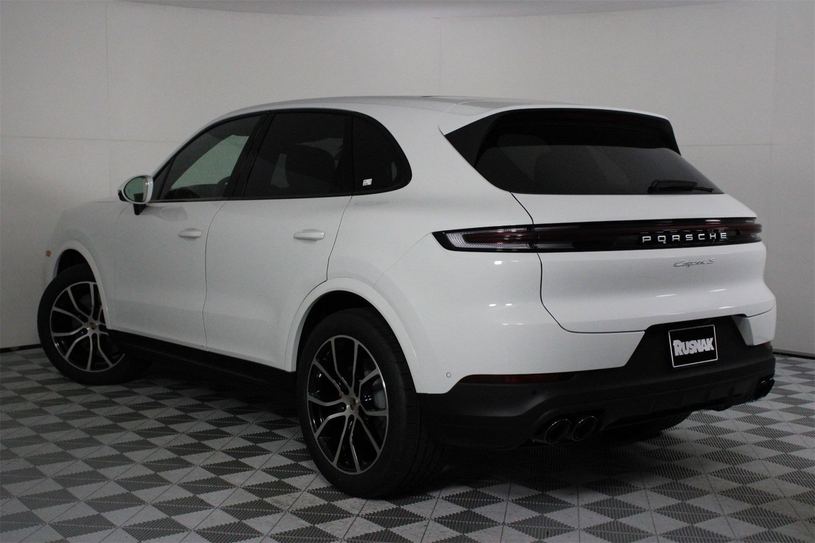 2025 Porsche Cayenne S photo 3