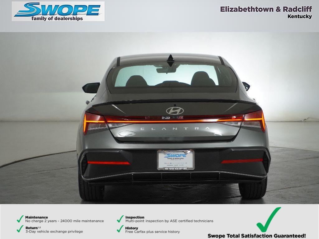 2026 Hyundai Elantra SEL Sport photo 3