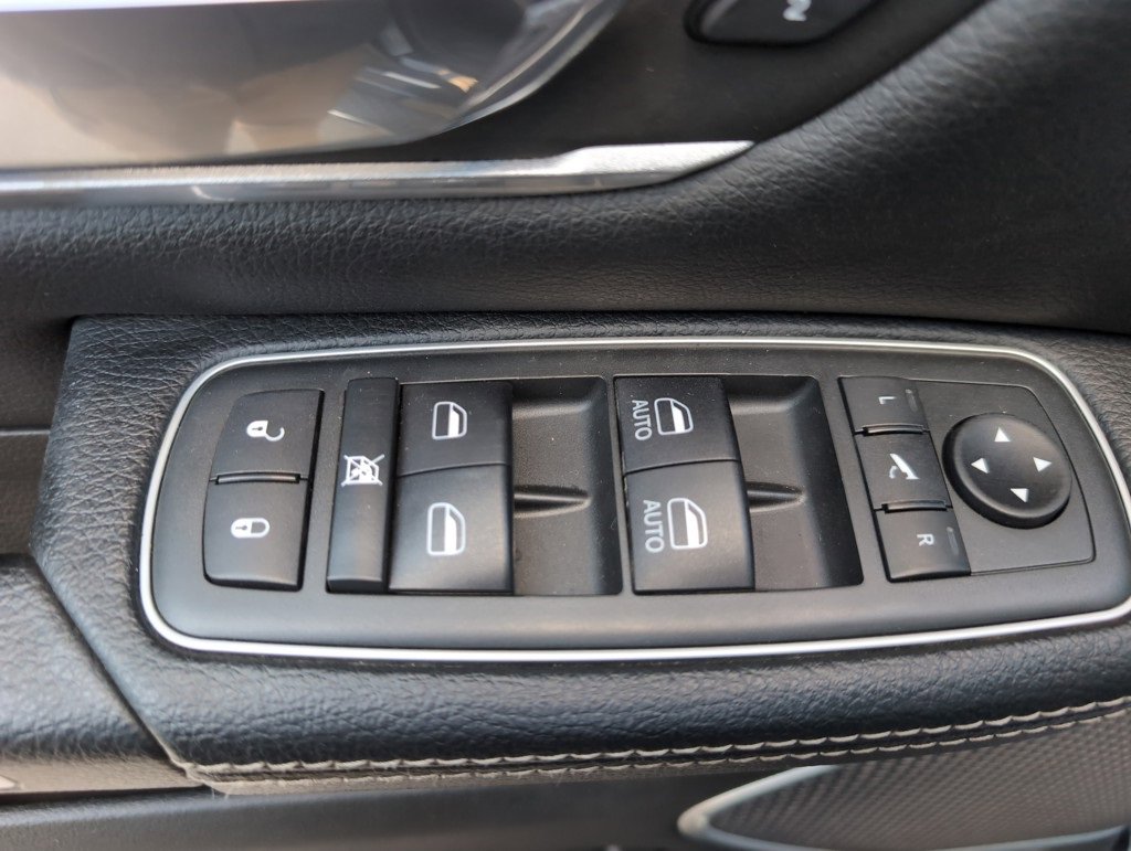 2020 Ram 1500 Laramie photo 12