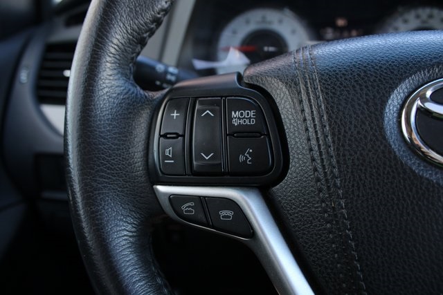 2017 Toyota Sienna SE photo 4