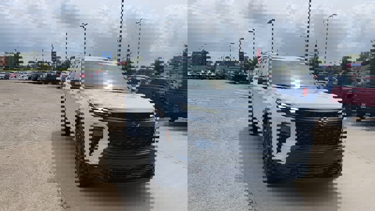 2026 Chevrolet Traverse RS photo 2