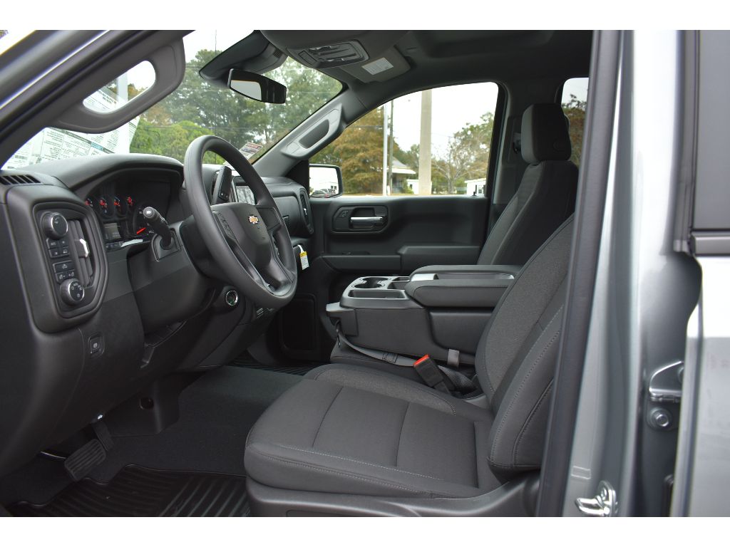 2025 Chevrolet Silverado 1500 Custom photo 8