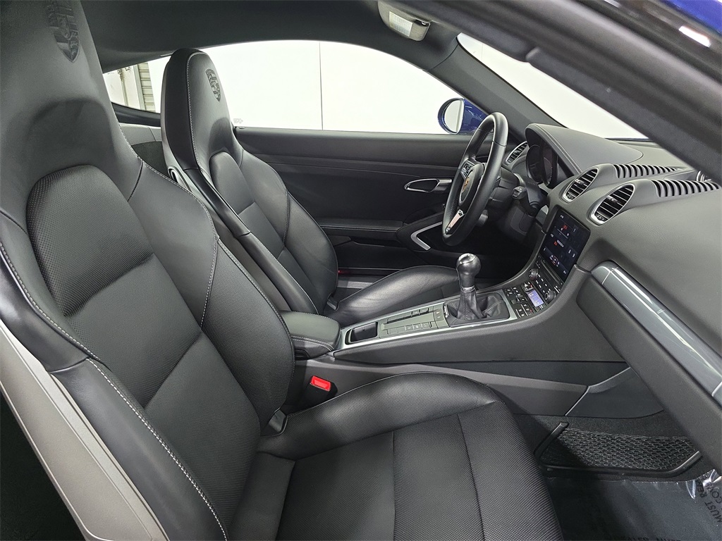 2024 Porsche Cayman photo 26
