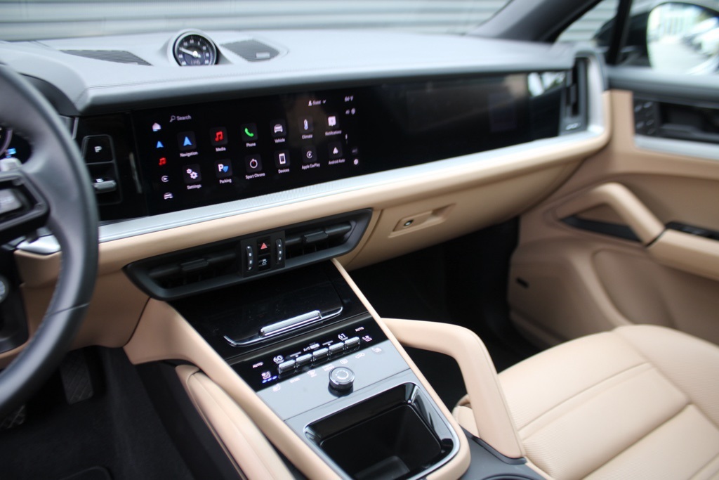2025 Porsche Cayenne Coupe Base photo 26