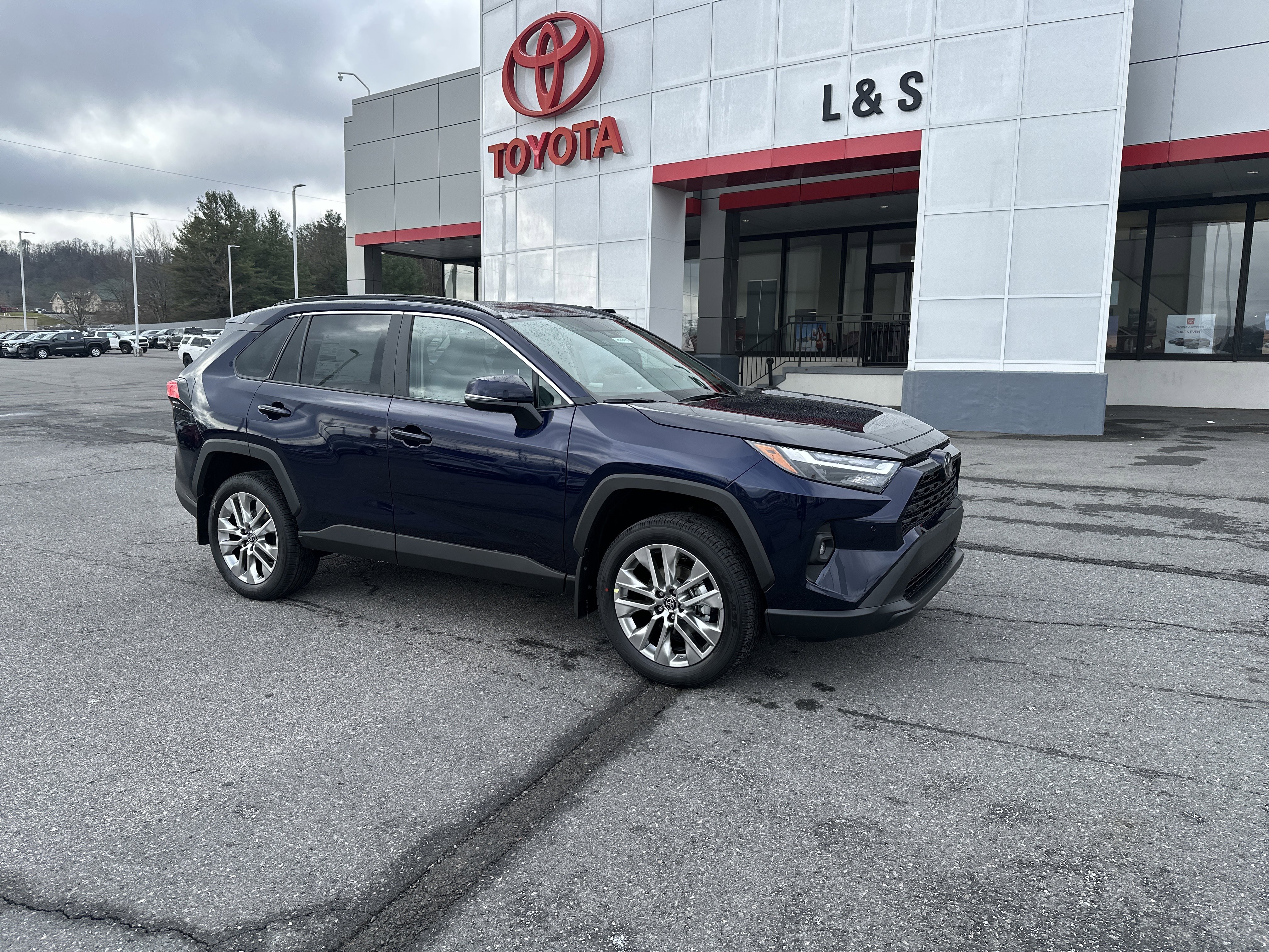 2025 Toyota RAV4 XLE Premium's photo