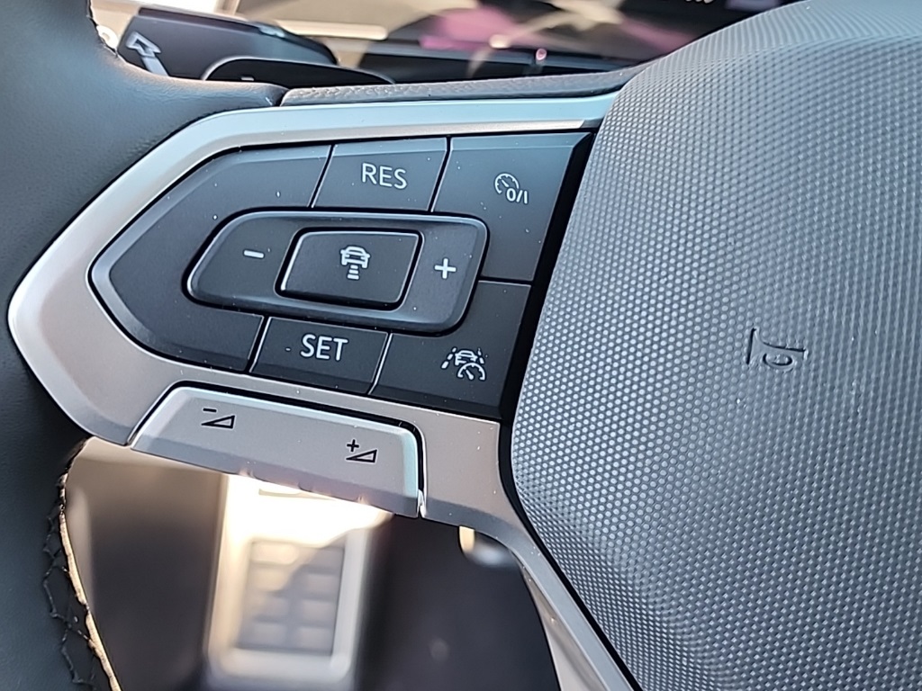 2025 Volkswagen Atlas Peak Edition SE photo 18