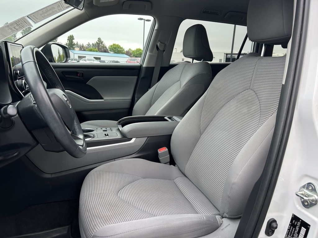 2023 Toyota Highlander Hybrid LE photo 15