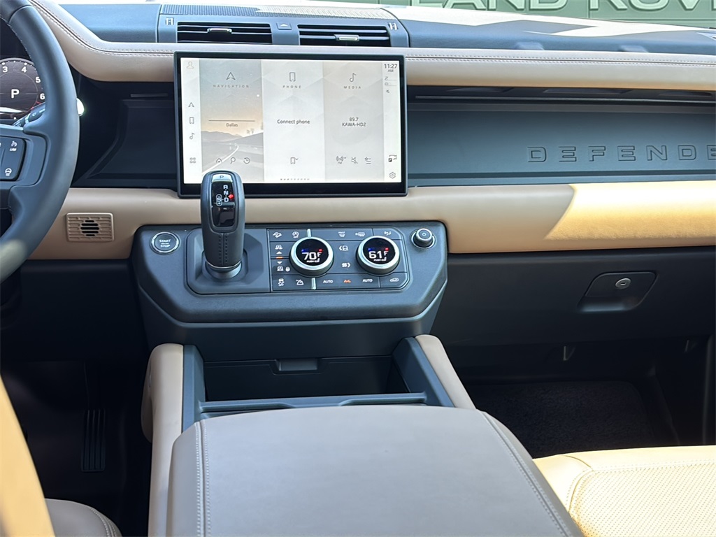 2025 Land Rover Defender 130 X-Dynamic SE photo 9