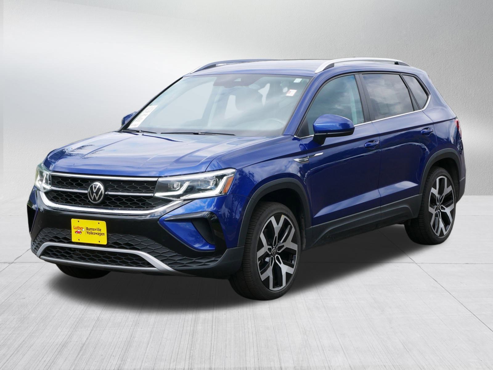 2022 Volkswagen Taos SEL photo 3