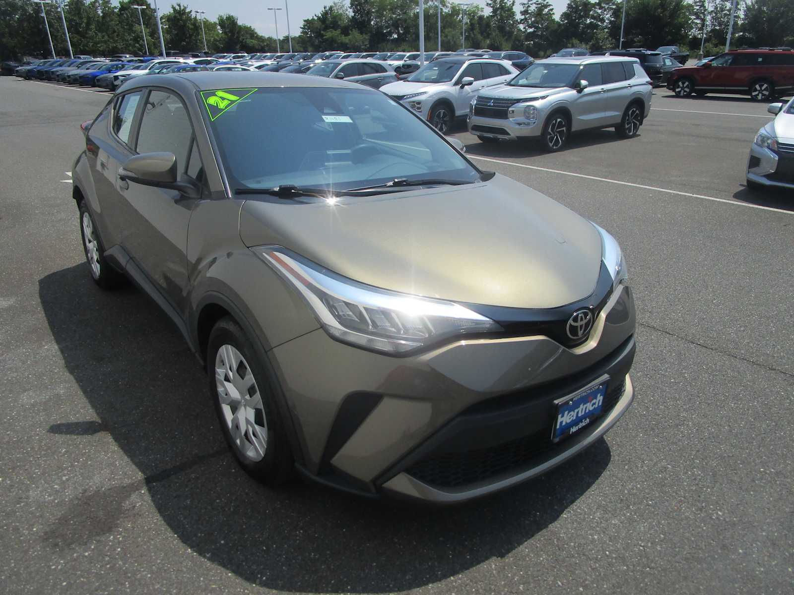 2021 Toyota C-HR LE photo 3