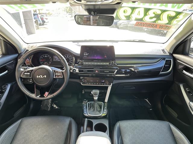 2023 Kia Seltos EX photo 18