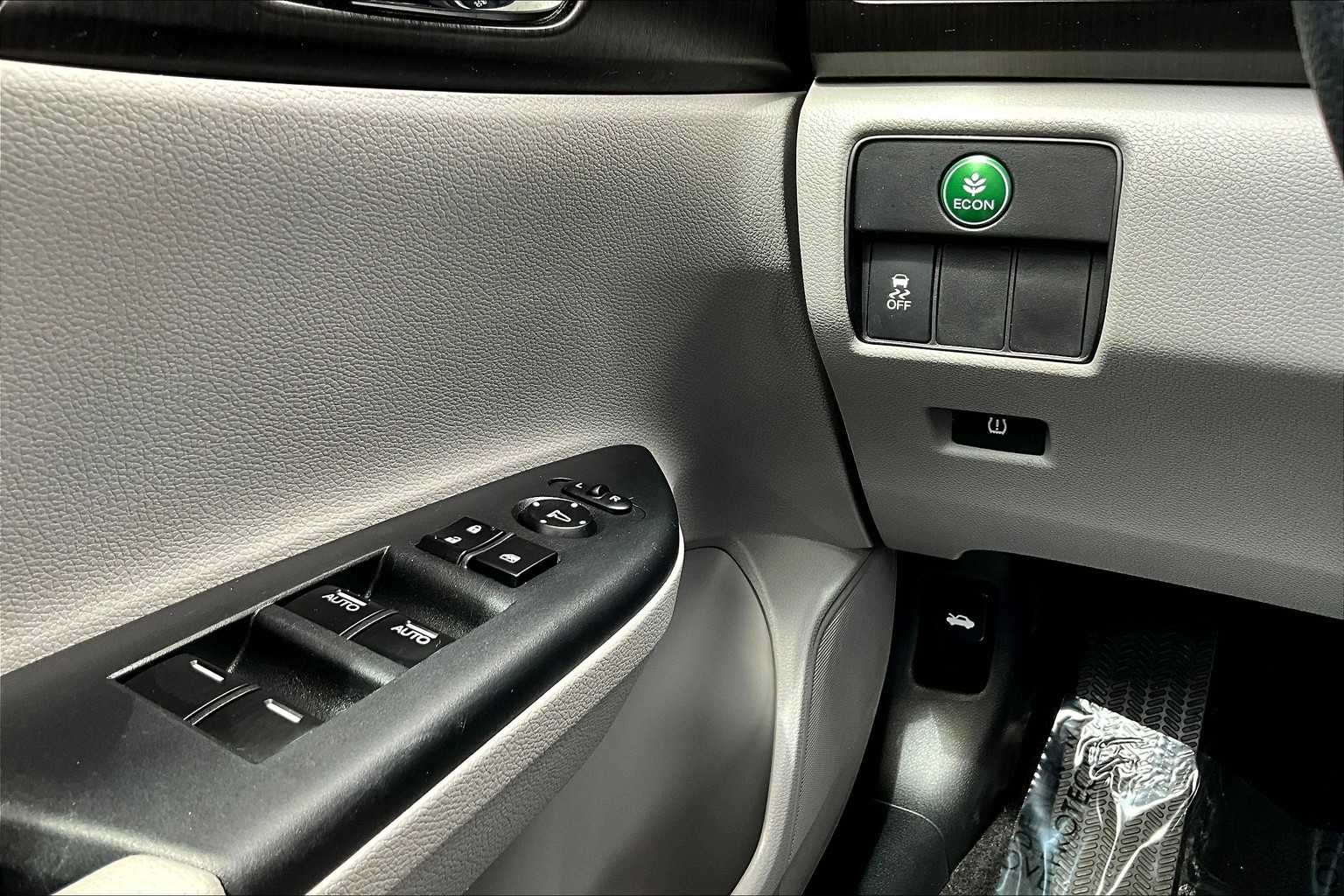 2014 Honda Accord EX photo 30