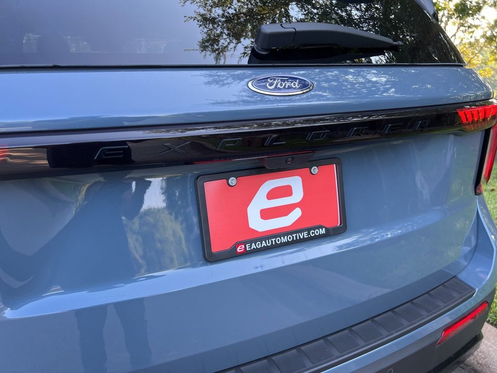 2025 Ford Explorer ST-Line photo 38