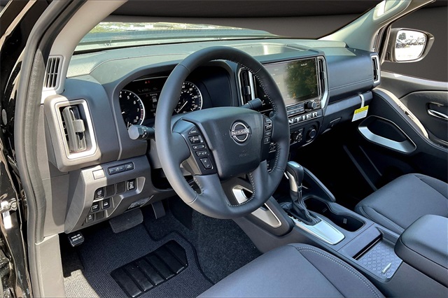 2025 Nissan Frontier SV photo 7