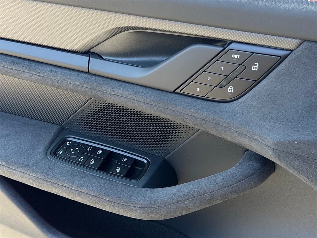 2025 Porsche Taycan GTS photo 28