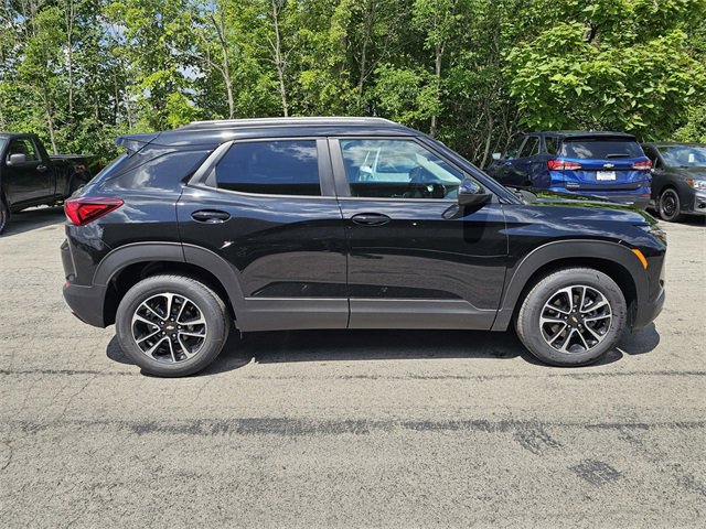 2026 Chevrolet Trailblazer LT photo 3