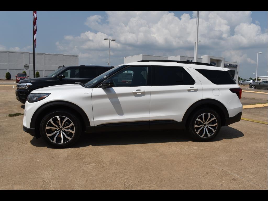 2025 Ford Explorer ST-Line photo 2