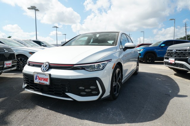 2025 Volkswagen Golf GTI SE's photo