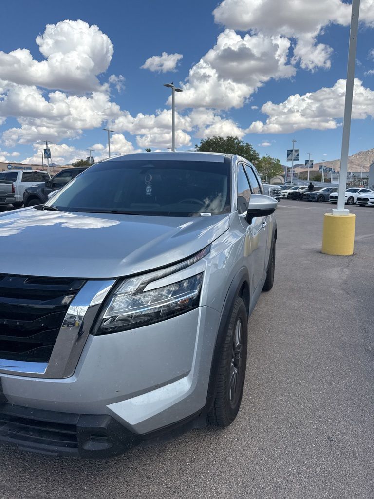 2022 Nissan Pathfinder S photo 12