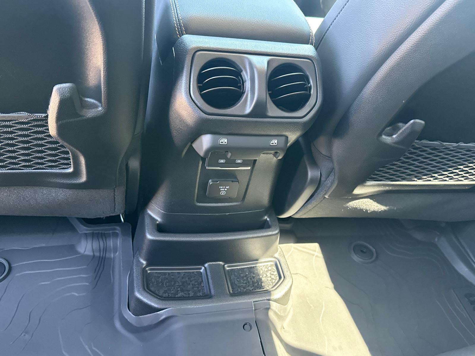 2025 Jeep Wrangler Sahara photo 27