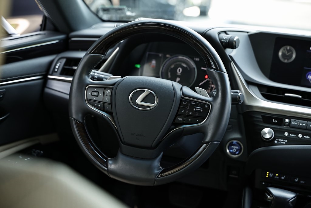 2021 Lexus ES 300h photo 27