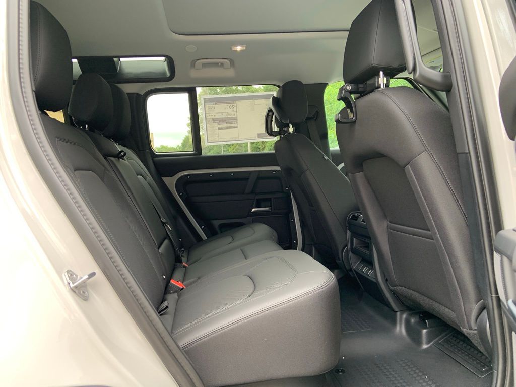 2026 Land Rover Defender 110 S photo 17