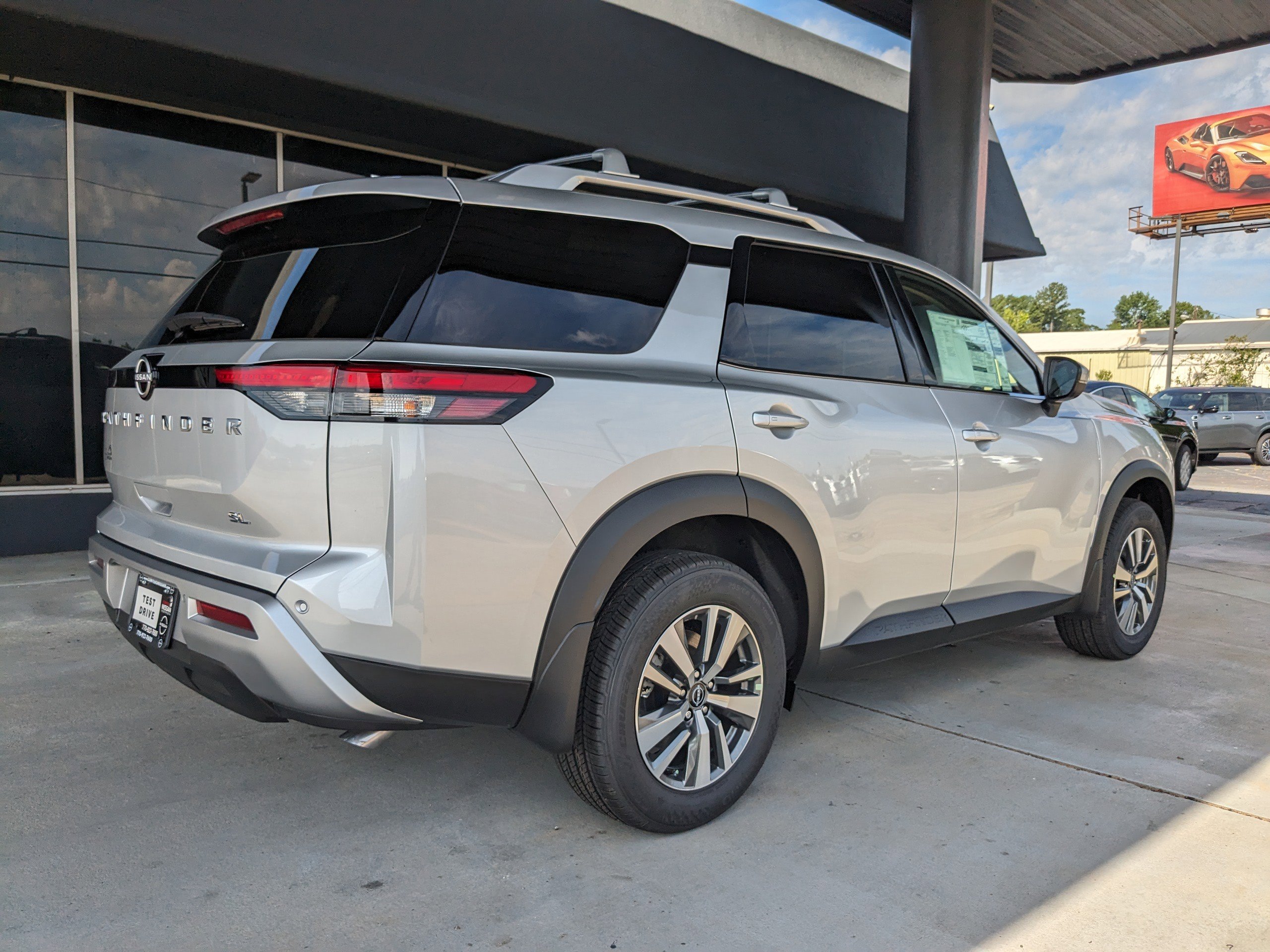 2025 Nissan Pathfinder SL photo 3