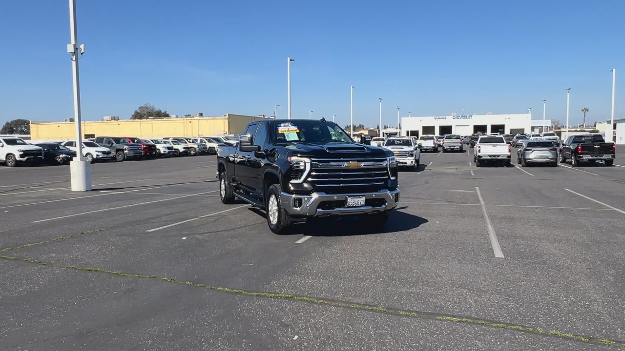 2024 Chevrolet Silverado 3500HD LTZ photo 3