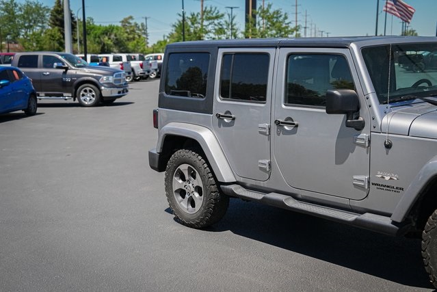 2017 Jeep Wrangler Unlimited Sahara photo 4