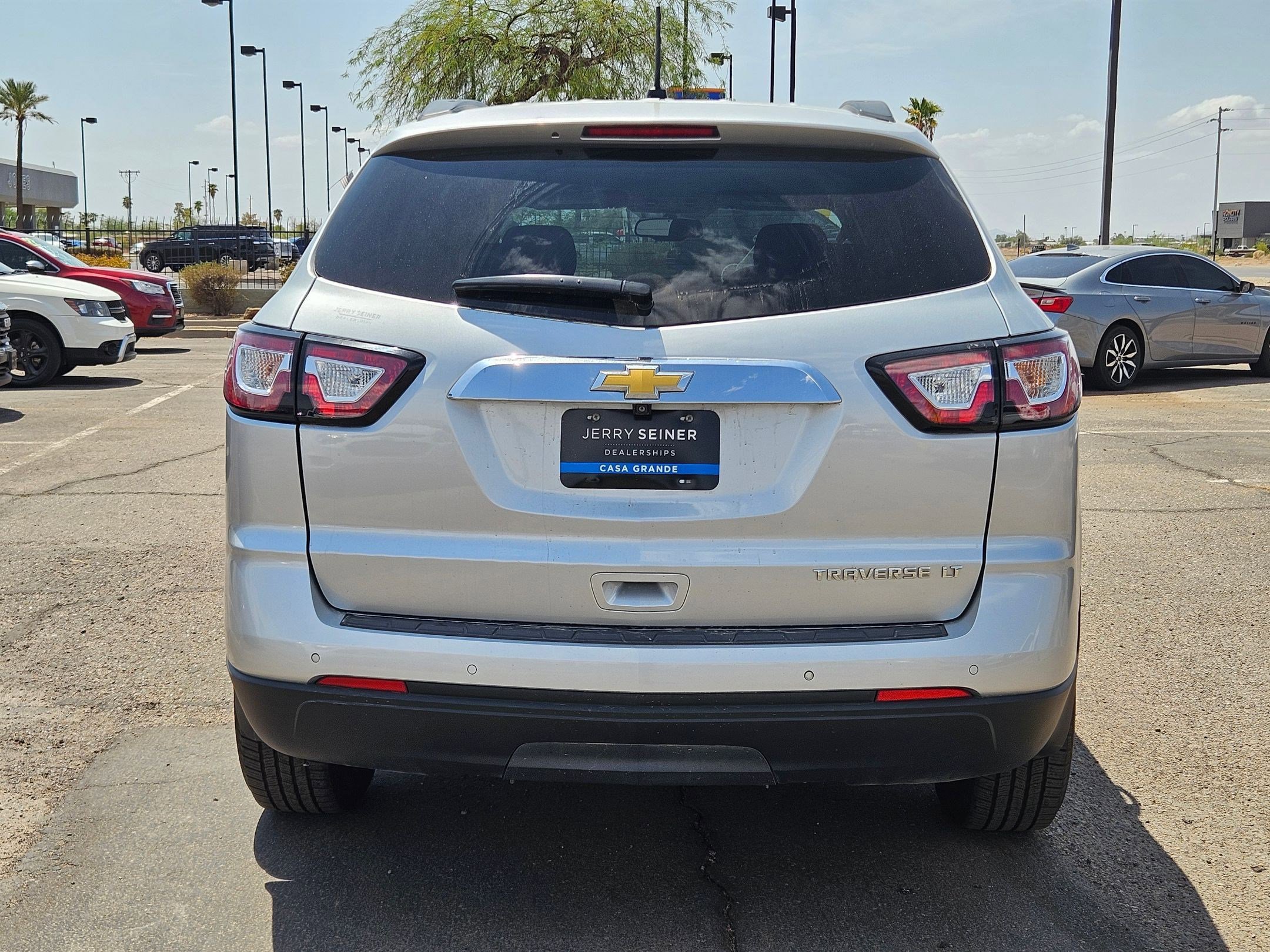 2015 Chevrolet Traverse 2LT photo 4