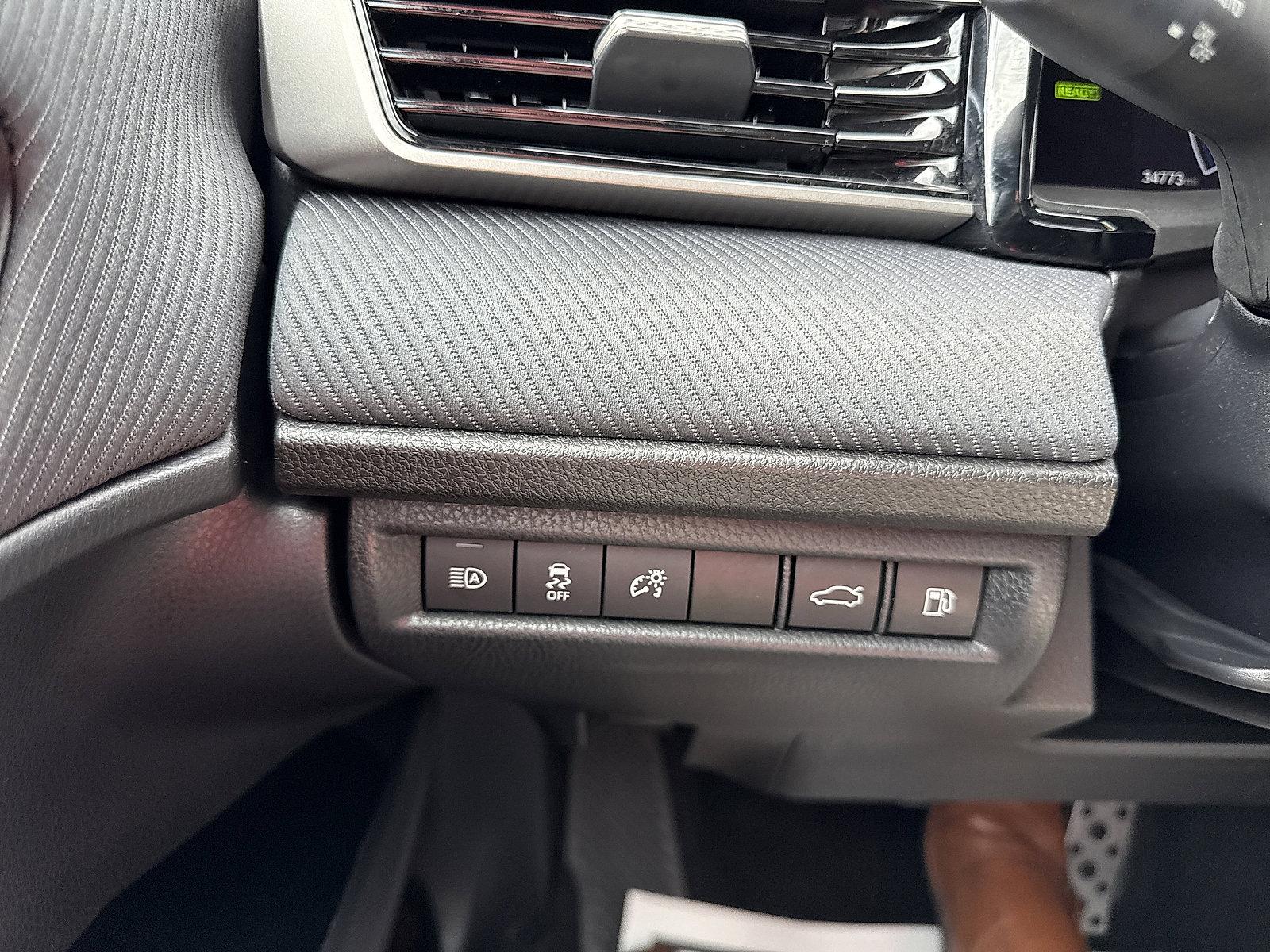 2025 Toyota Camry SE photo 18