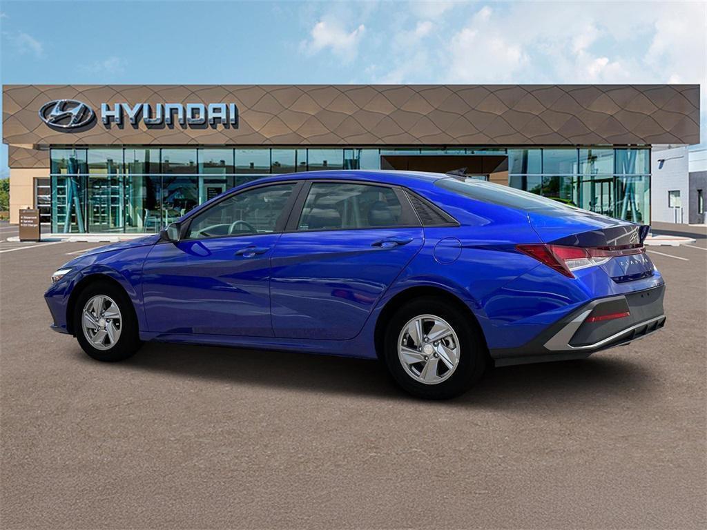 2025 Hyundai Elantra SE photo 4