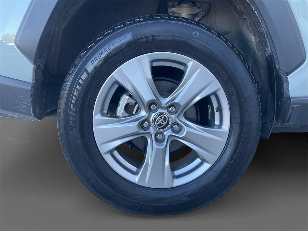 2023 Toyota RAV4 XLE photo 7