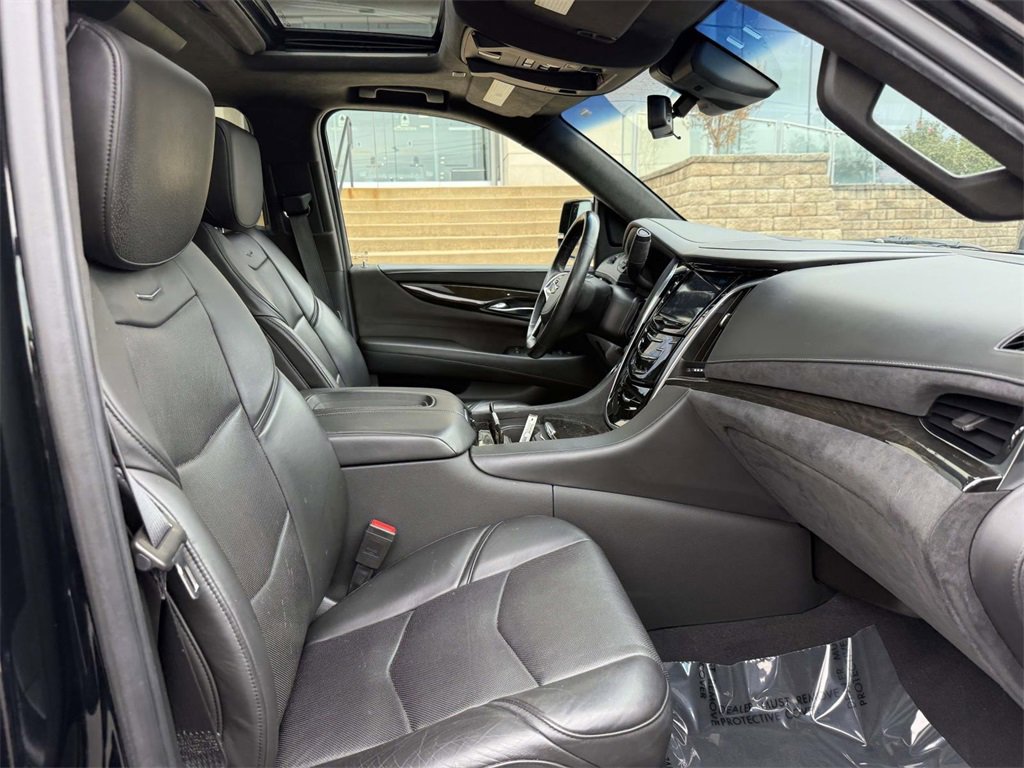 2019 Cadillac Escalade ESV Platinum photo 17