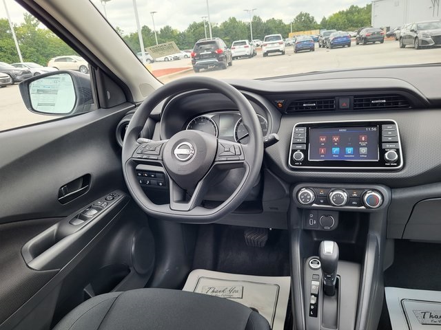 2025 Nissan Kicks Play S photo 15