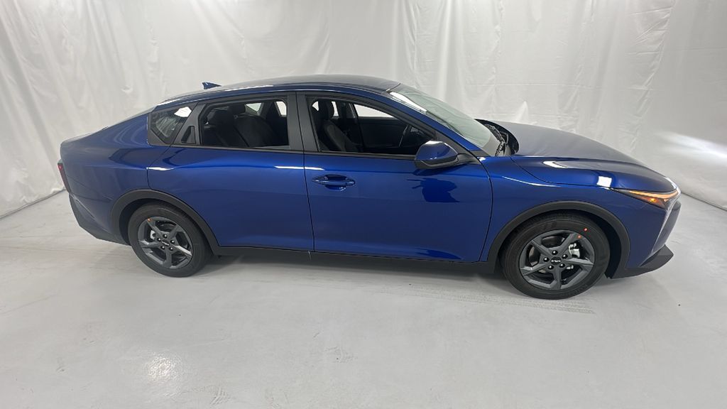 2025 Kia K4 LXS photo 2