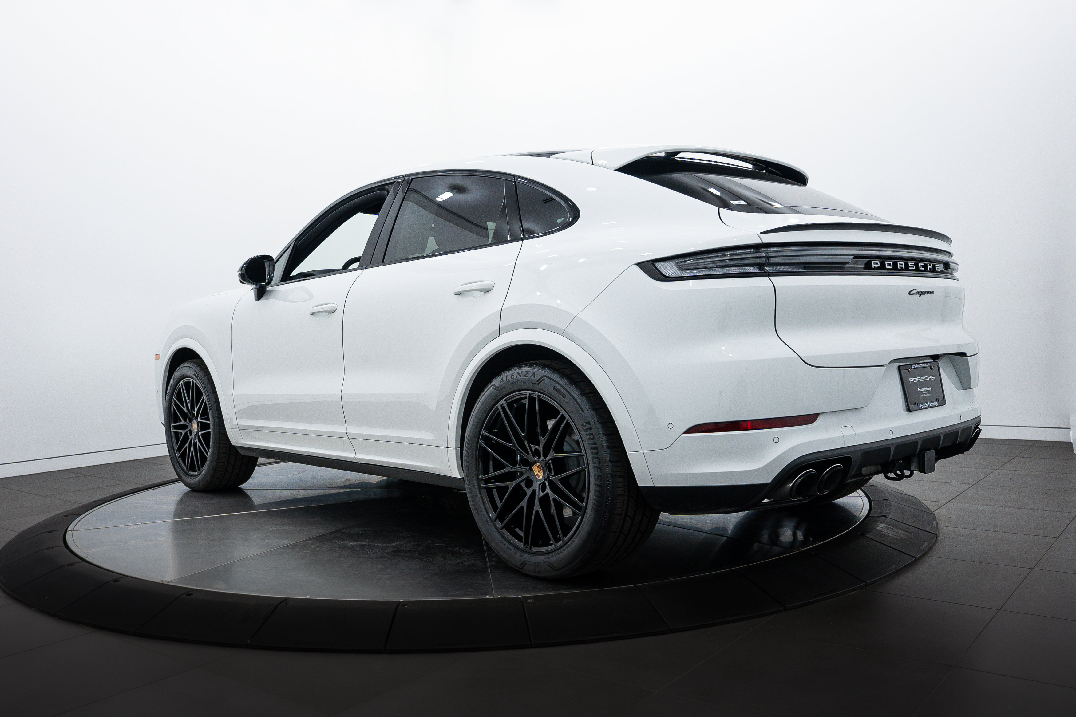 2025 Porsche Cayenne Coupe photo 3