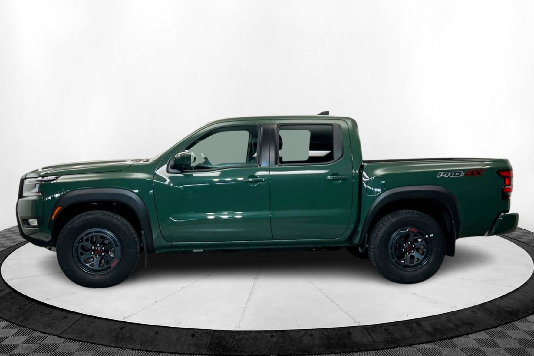 2025 Nissan Frontier PRO-4X photo 2