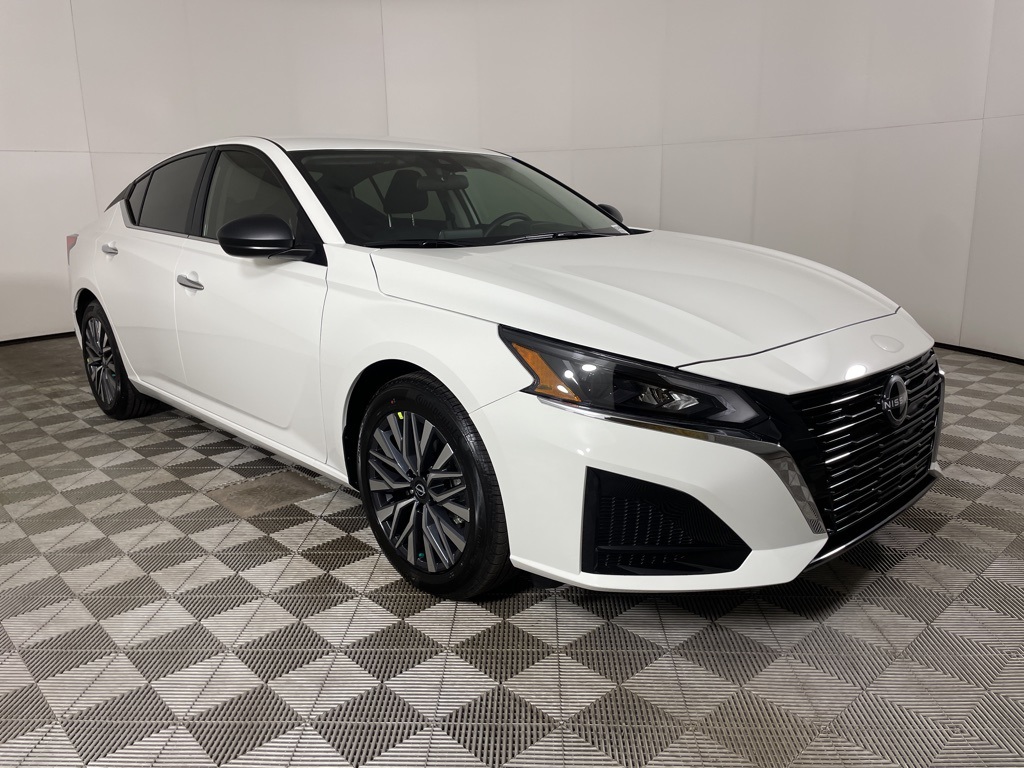 2025 Nissan Altima SV photo 2