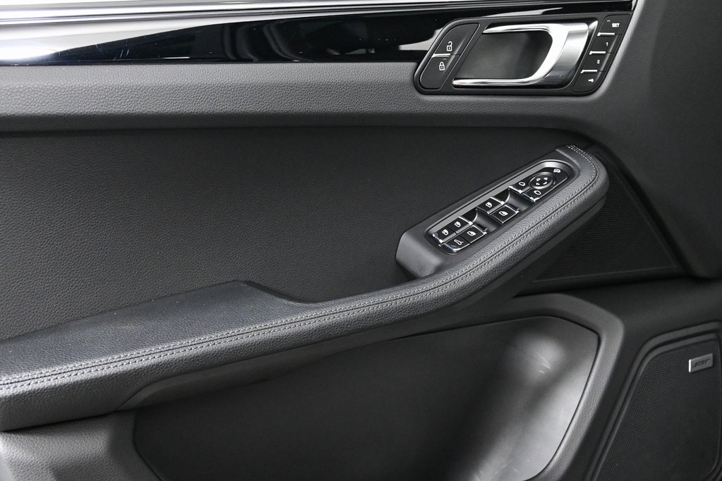 2025 Porsche Macan T photo 5