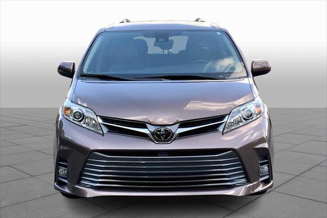 2020 Toyota Sienna XLE photo 3