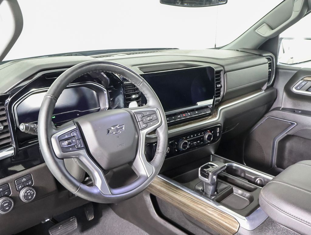 2024 Chevrolet Silverado 1500 RST photo 4