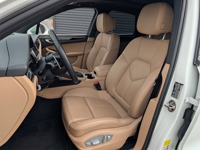 2024 Porsche Macan T photo 5