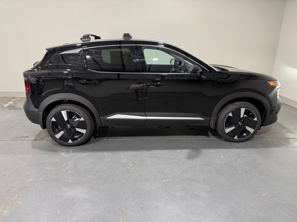 2026 Nissan Kicks SR photo 6