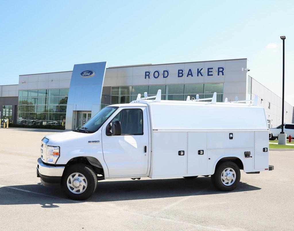 2025 Ford E-350 photo 2