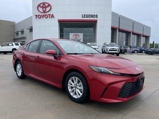 2025 Toyota Camry LE's photo