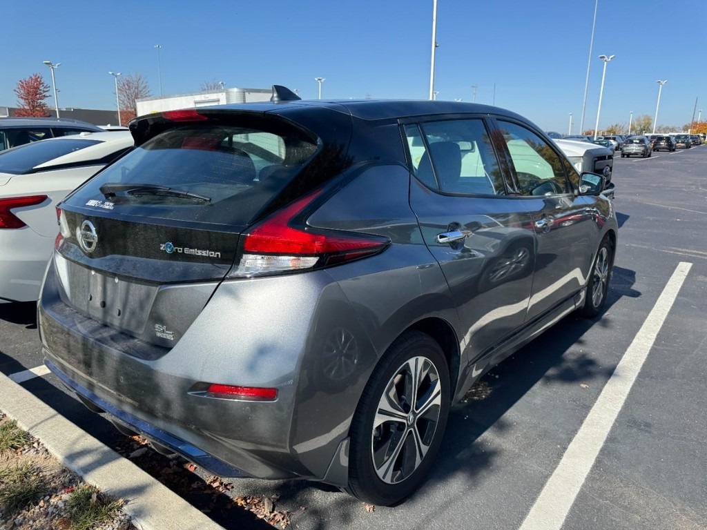 2022 Nissan Leaf SL Plus photo 2