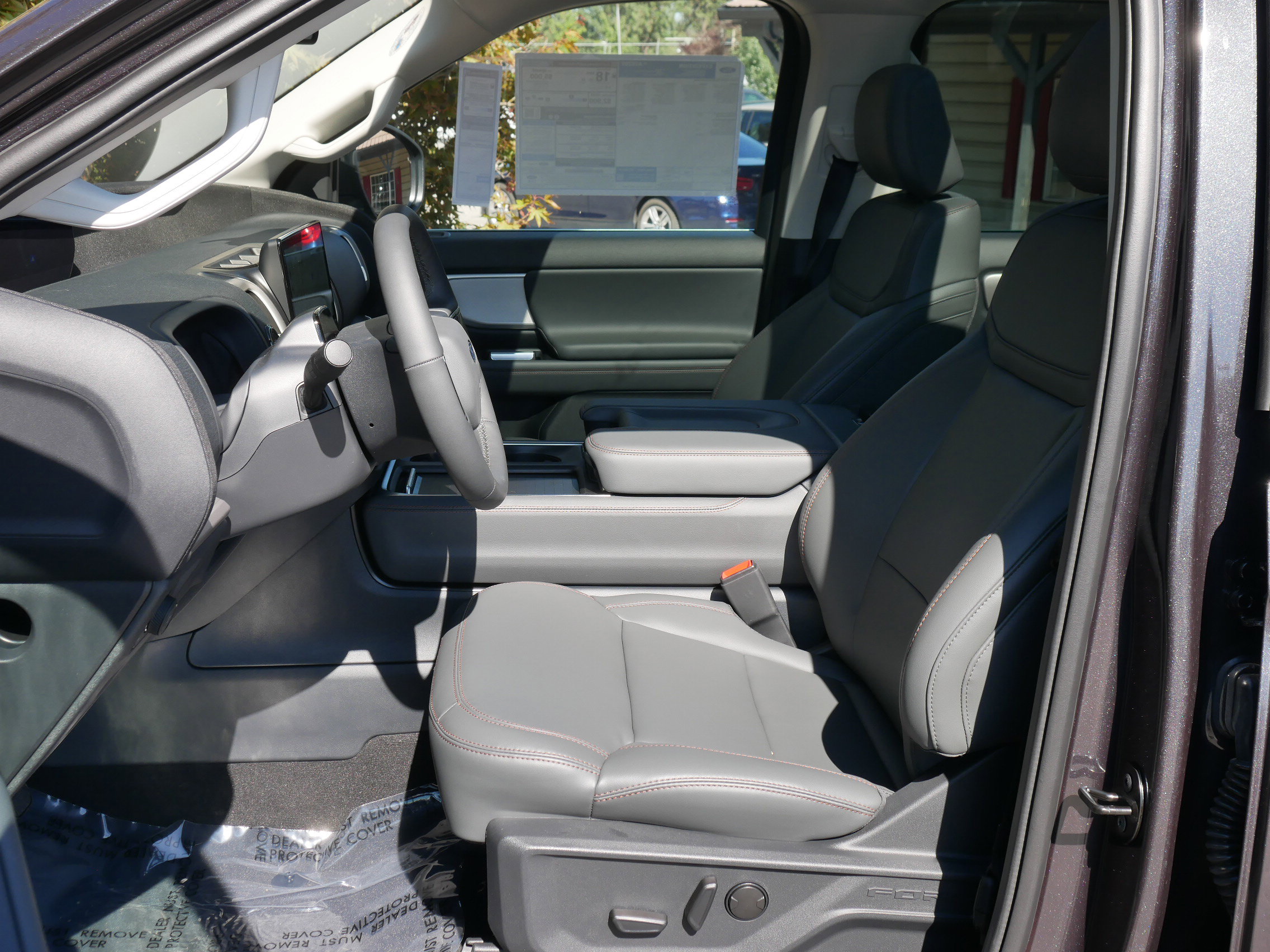2025 Ford Expedition photo 2