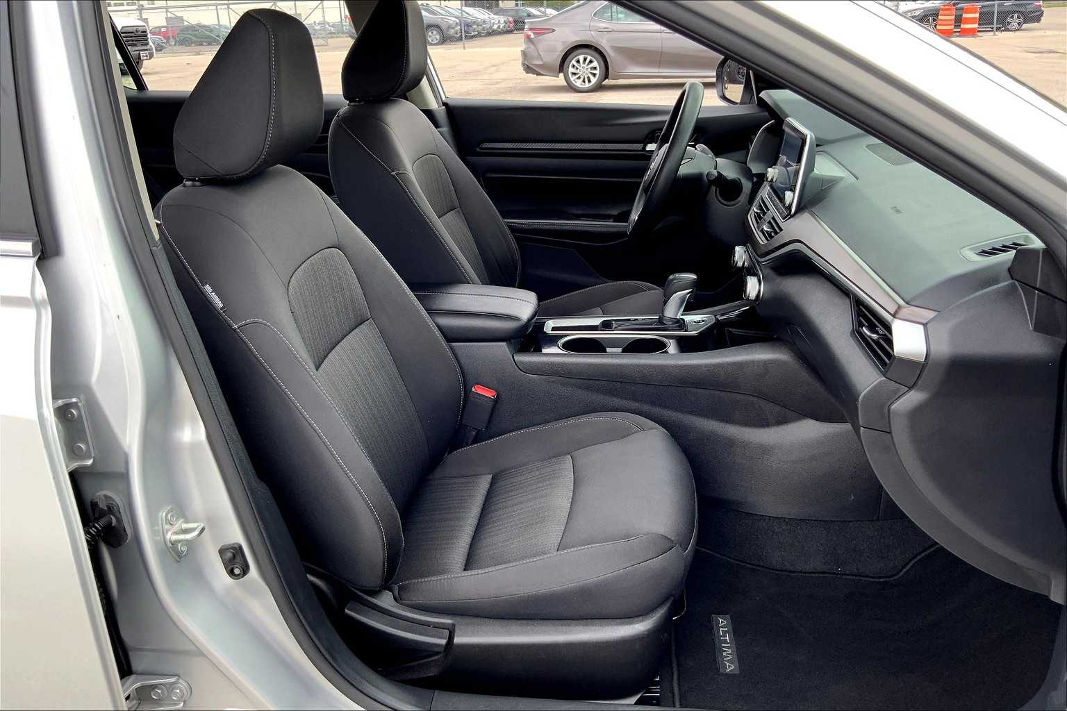 2024 Nissan Altima 2.5 SV photo 8
